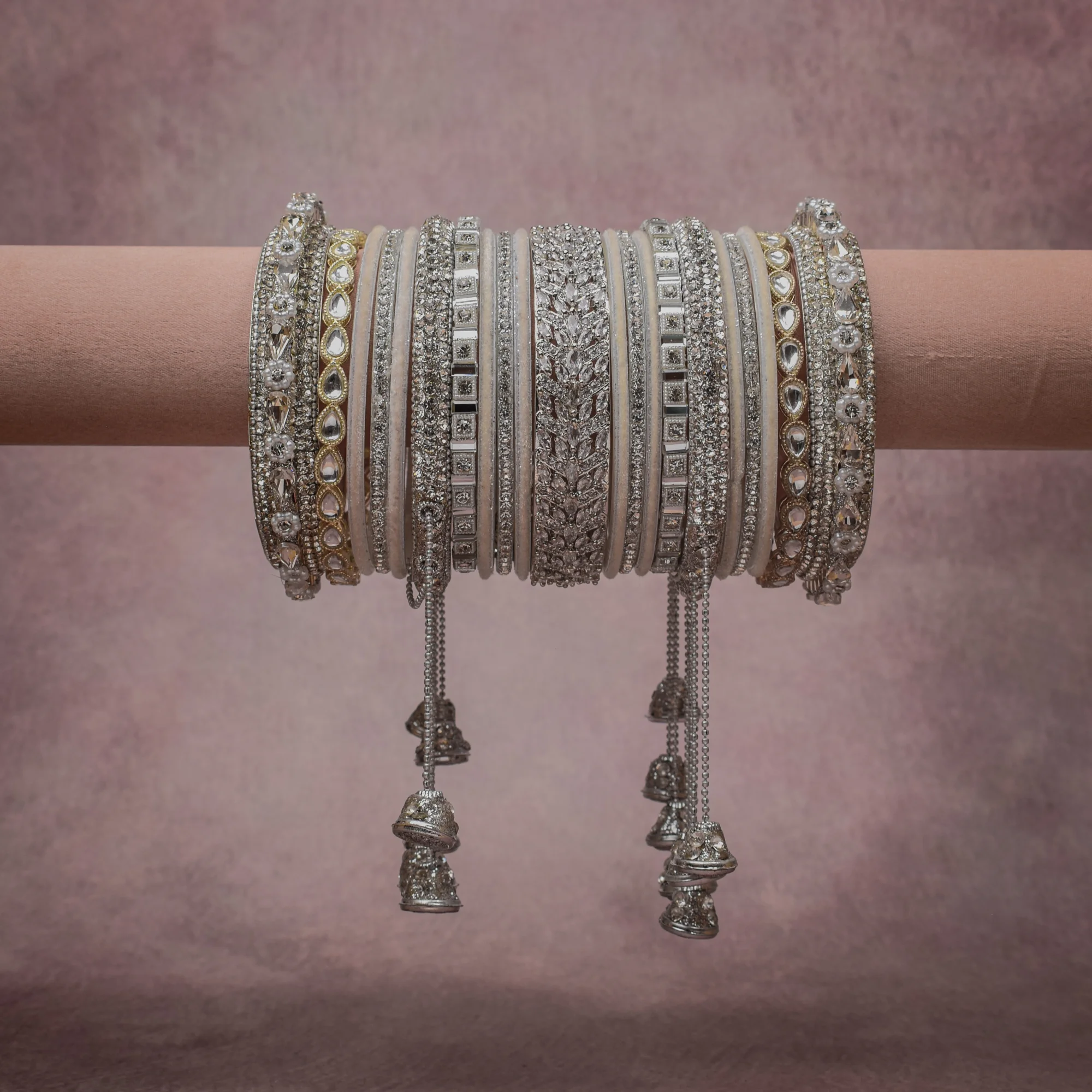 A commanding Silver anchors this beautiful set, enriched with accents of Brilliant White, Pale Gold that add depth and dimension.

Featuring a striking composition of Rhodium-plated Base Metal, Gold-plated Base Metal, Clear Crystal, Lacquer, this set carries intricate craftsmanship and strong presence. Grand in form, it is created for moments that deserve to be marked.